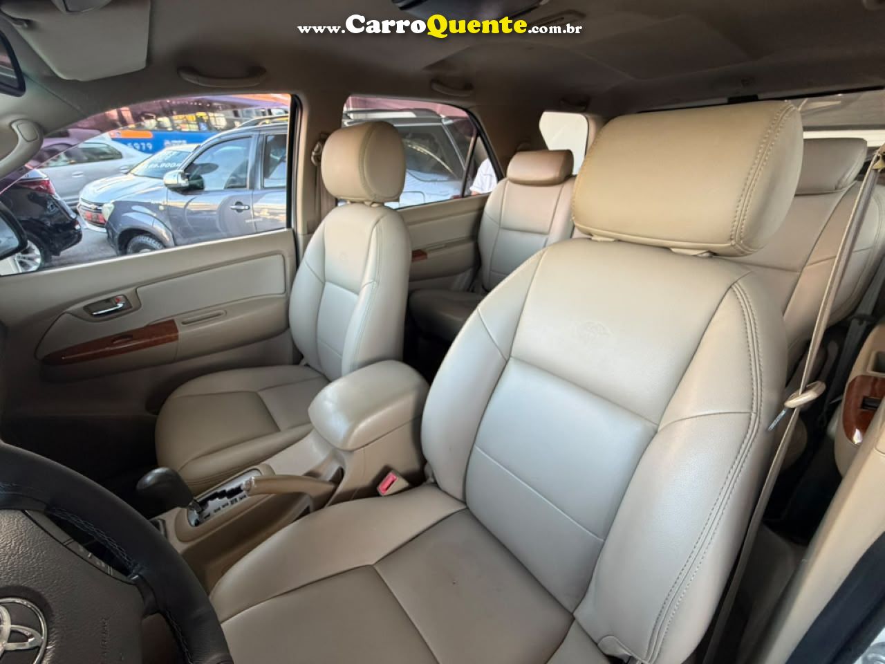 TOYOTA   HILUX SW4 SRV D4-D 4X4 3.0 TDI DIES. AUT   BRANCO 2011 3.0 DIESEL - Loja