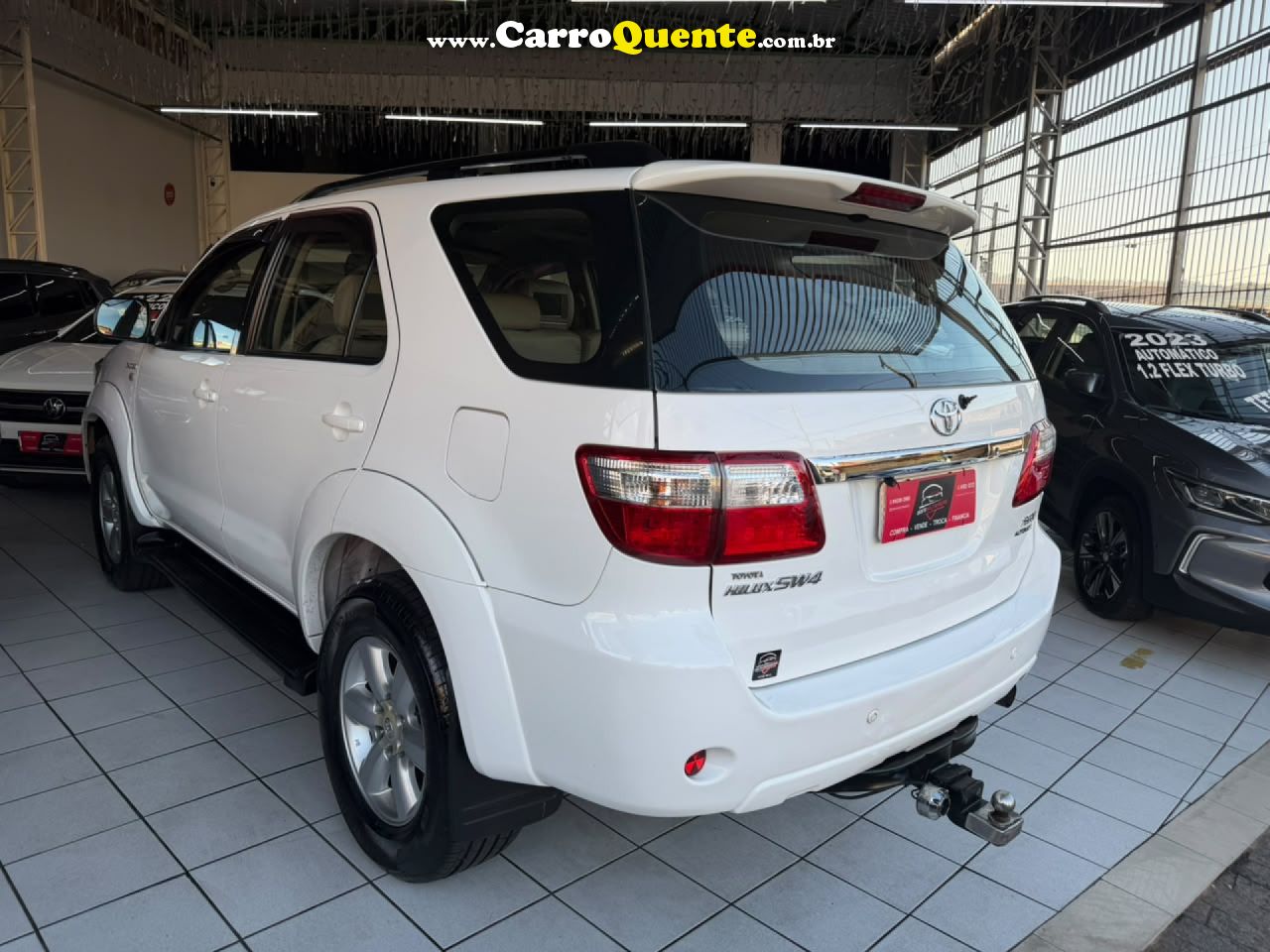 TOYOTA   HILUX SW4 SRV D4-D 4X4 3.0 TDI DIES. AUT   BRANCO 2011 3.0 DIESEL - Loja