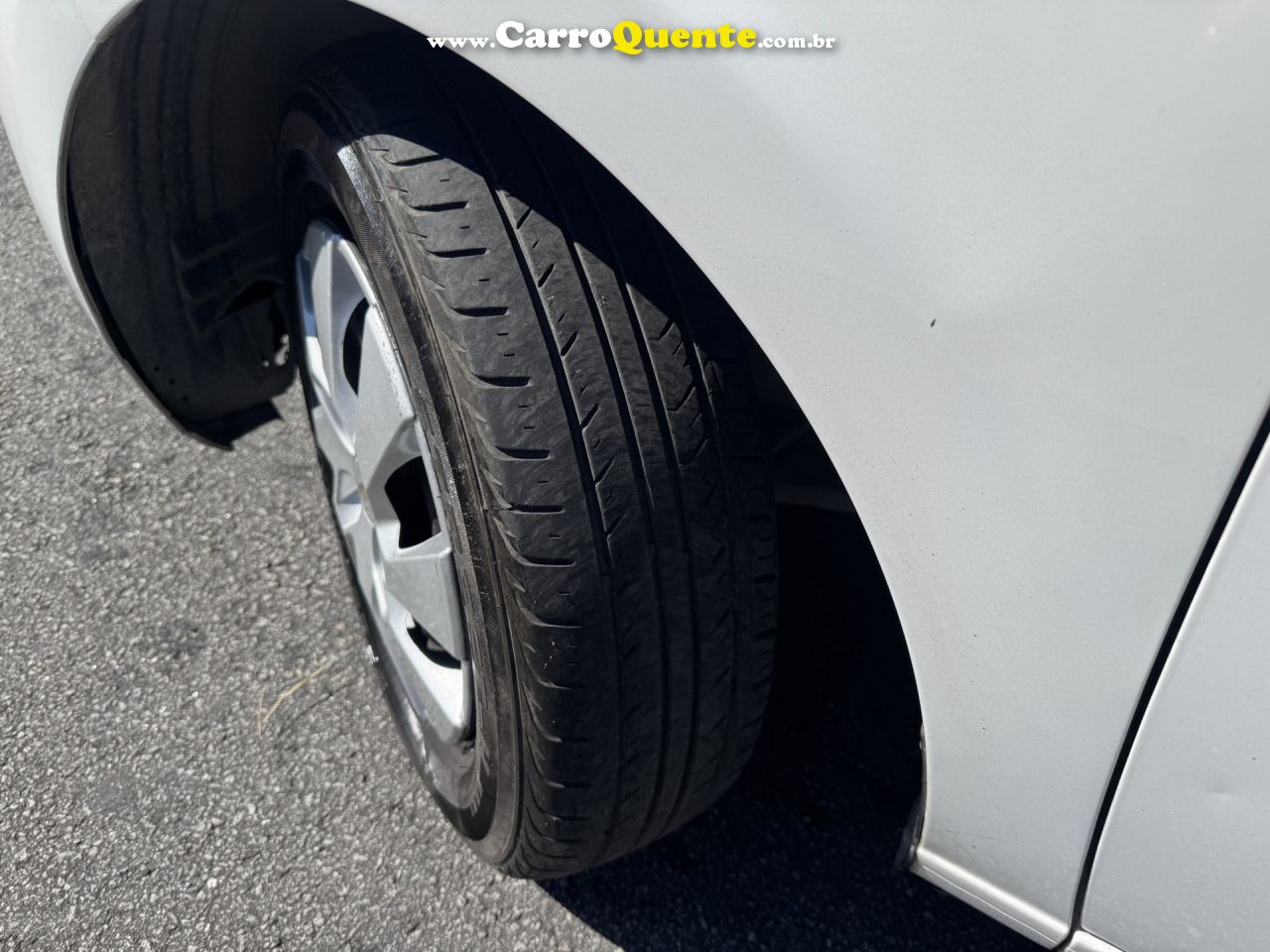 CHEVROLET   ONIX HATCH JOY 1.0 8V FLEX 5P MEC.   BRANCO 2019 1.0 FLEX - Loja