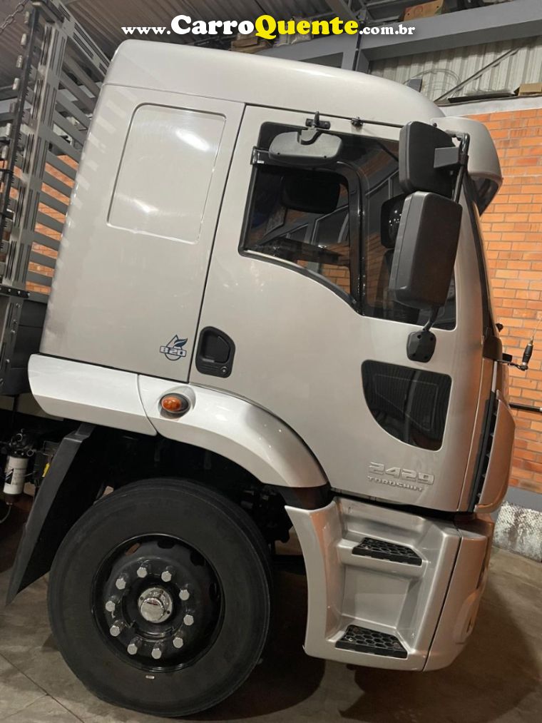 Ford Cargo 2429 CARGO 2429 E 8x2 Turbo 2p - Loja