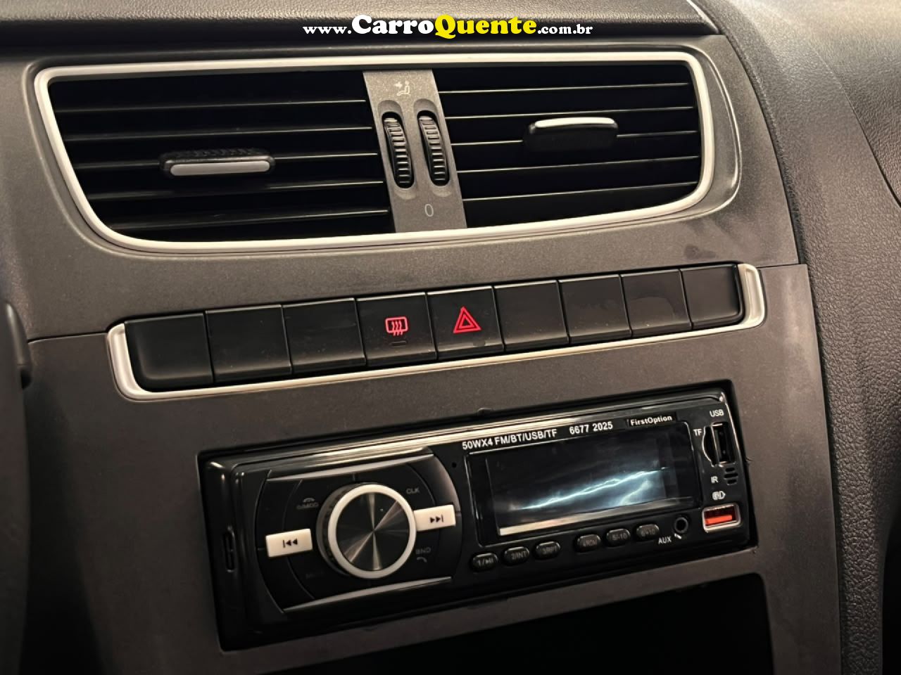 VOLKSWAGEN   FOX 1.0 MI TOTAL FLEX 8V 5P   PRATA 2014 1.0 FLEX - Loja