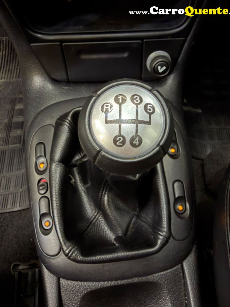 CHEVROLET   VECTRA GL 2.2  2.0 MPFI   PRETO 2000 2.2 GASOLINA - Loja