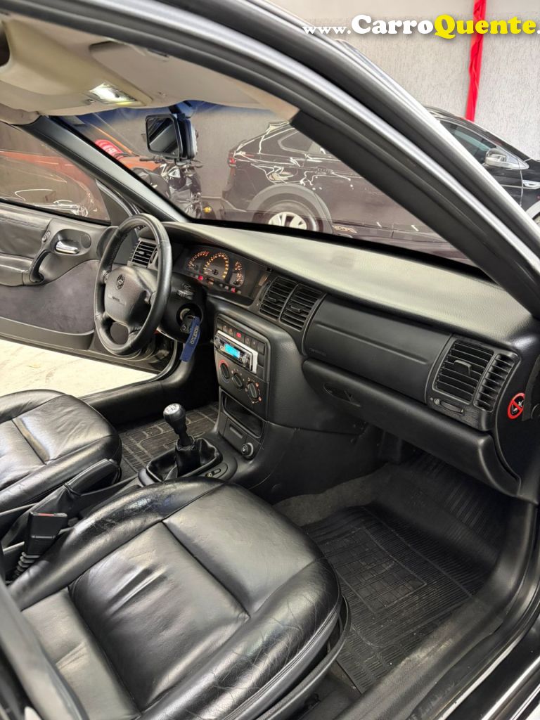 CHEVROLET   VECTRA GL 2.2  2.0 MPFI   PRETO 2000 2.2 GASOLINA - Loja