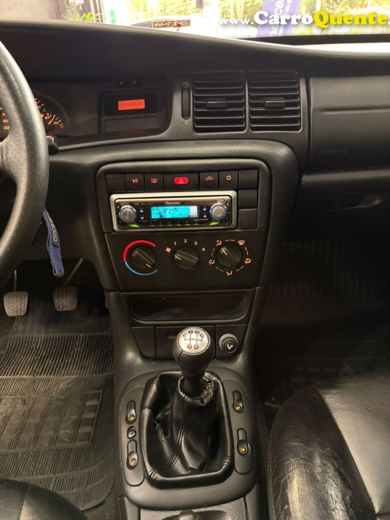 CHEVROLET   VECTRA GL 2.2  2.0 MPFI   PRETO 2000 2.2 GASOLINA - Loja
