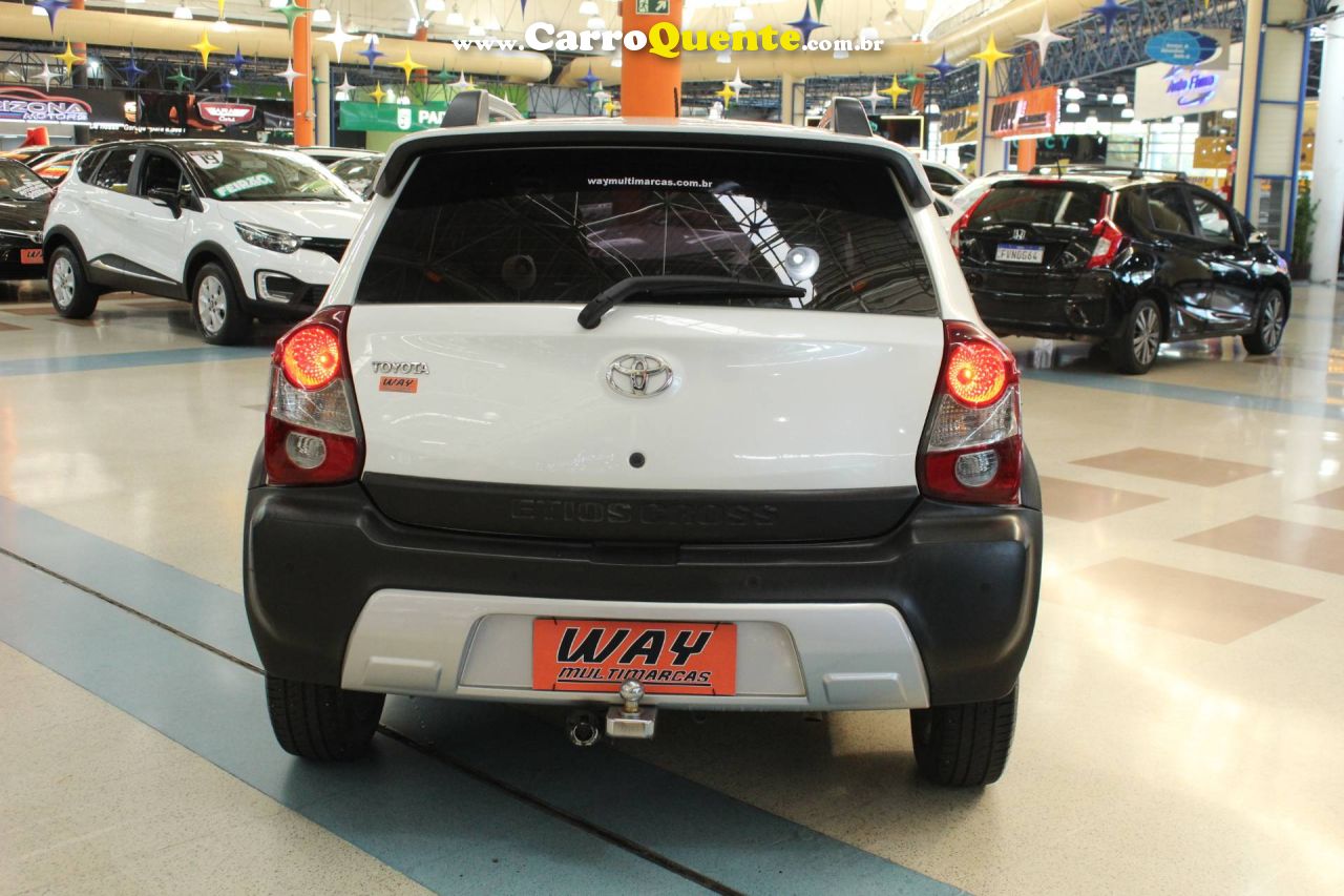 TOYOTA ETIOS CROSS 1.5 16V 2017 - Loja