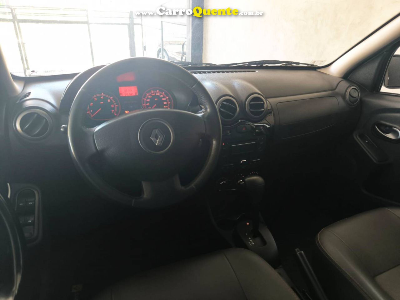 RENAULT SANDERO 2012/2013 - Loja