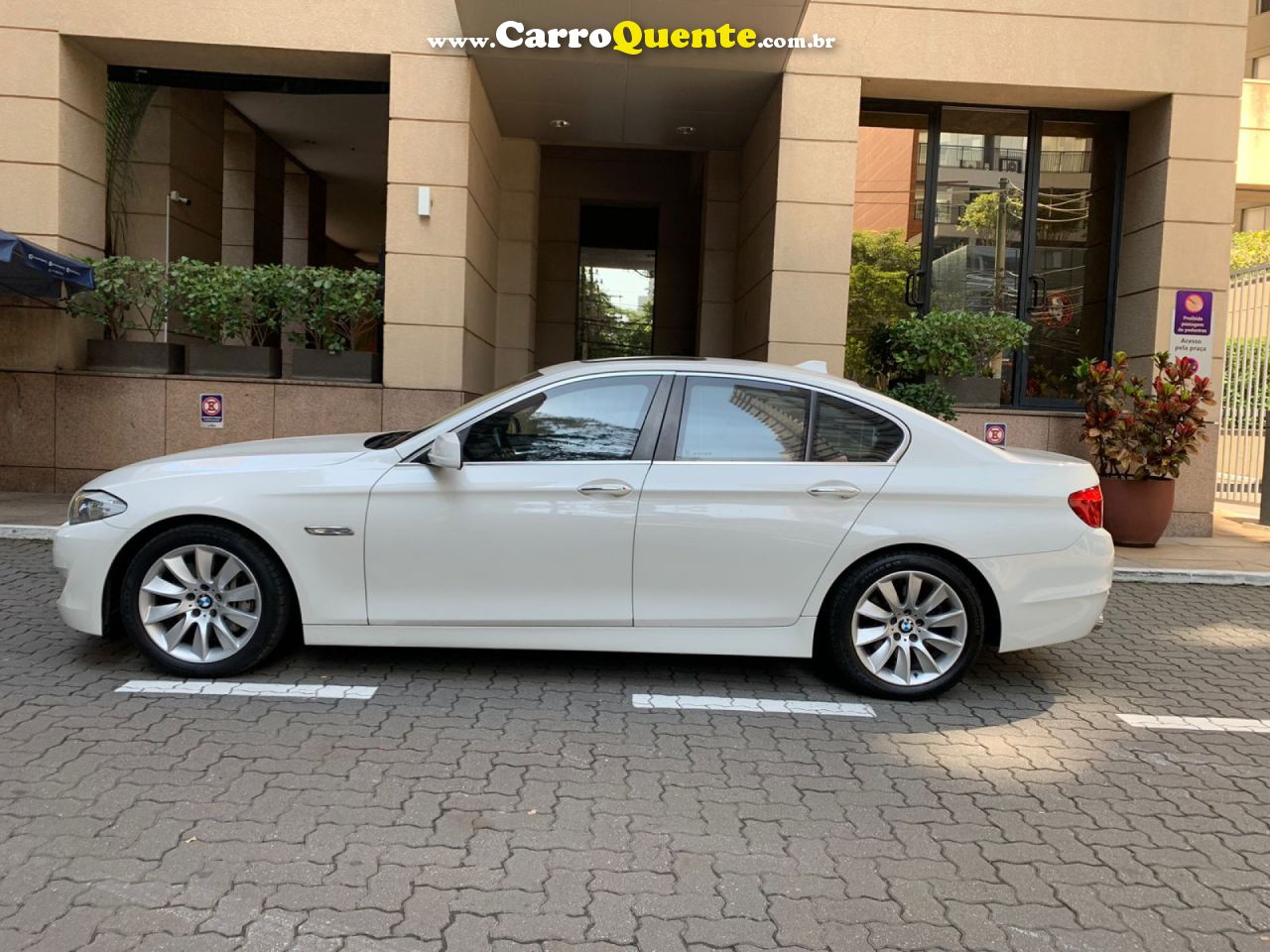 BMW   3.0 SEDAN 6 CILINDROS 24V TURBO GASOLINA 4P AUTOMÁTICO   BRANCO 2012 3.0 GASOLINA - Loja