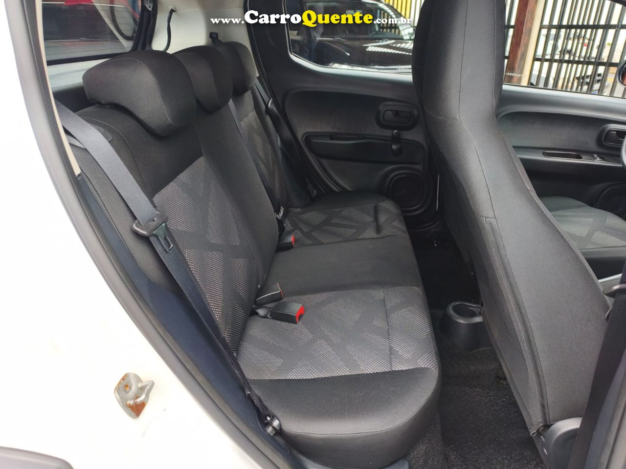 FIAT   MOBI LIKE 1.0 FIRE FLEX 5P.   BRANCO 2024 1.0 FLEX - Loja