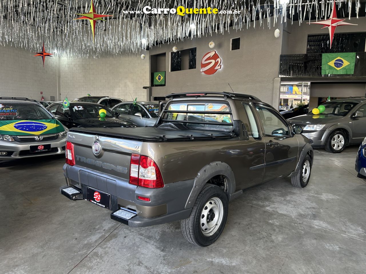 FIAT   STRADA TREKKING 1.6 16V FLEX CE   CINZA 2013 1.6 FLEX - Loja