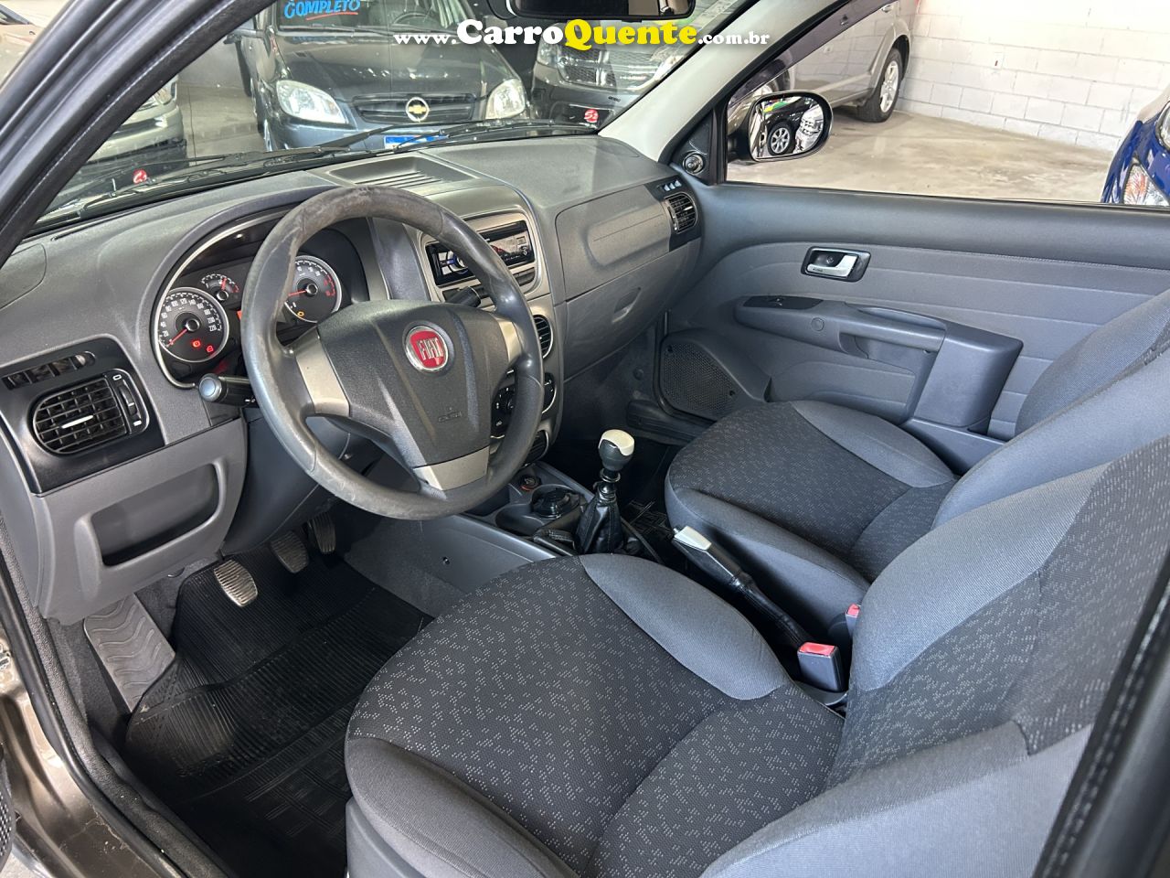 FIAT   STRADA TREKKING 1.6 16V FLEX CE   CINZA 2013 1.6 FLEX - Loja