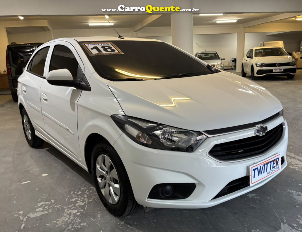CHEVROLET   ONIX HATCH LT 1.0 8V FLEXPOWER 5P MEC.   BRANCO 2018 1.0 FLEX - Loja