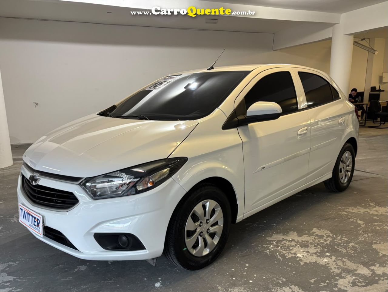 CHEVROLET   ONIX HATCH LT 1.0 8V FLEXPOWER 5P MEC.   BRANCO 2018 1.0 FLEX - Loja