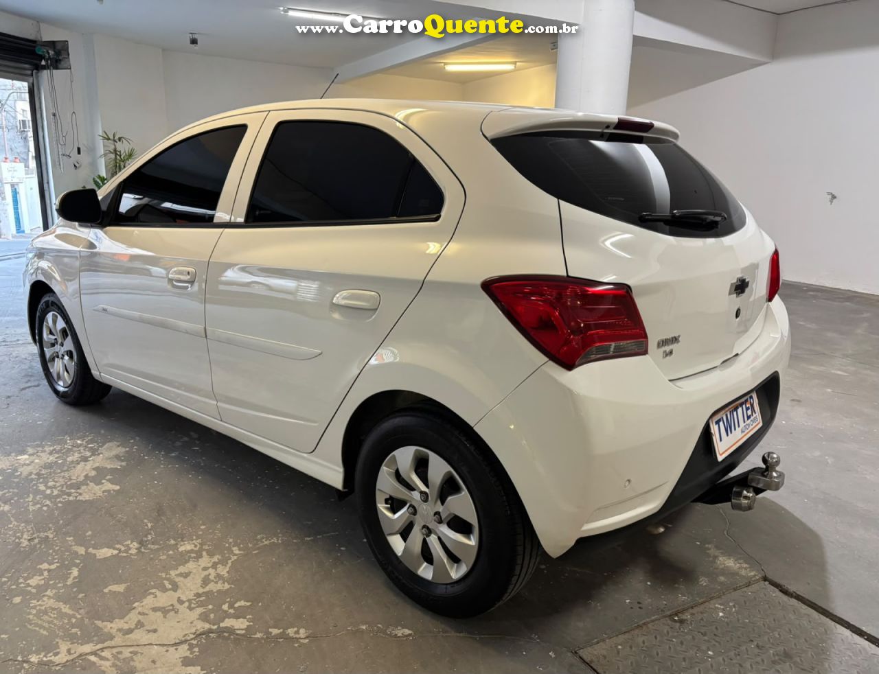 CHEVROLET   ONIX HATCH LT 1.0 8V FLEXPOWER 5P MEC.   BRANCO 2018 1.0 FLEX - Loja