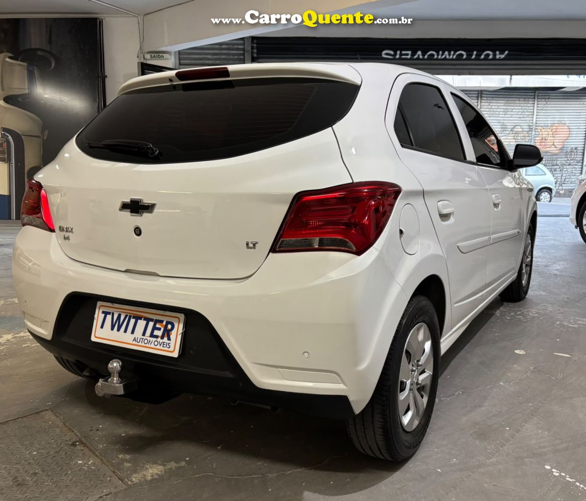 CHEVROLET   ONIX HATCH LT 1.0 8V FLEXPOWER 5P MEC.   BRANCO 2018 1.0 FLEX - Loja