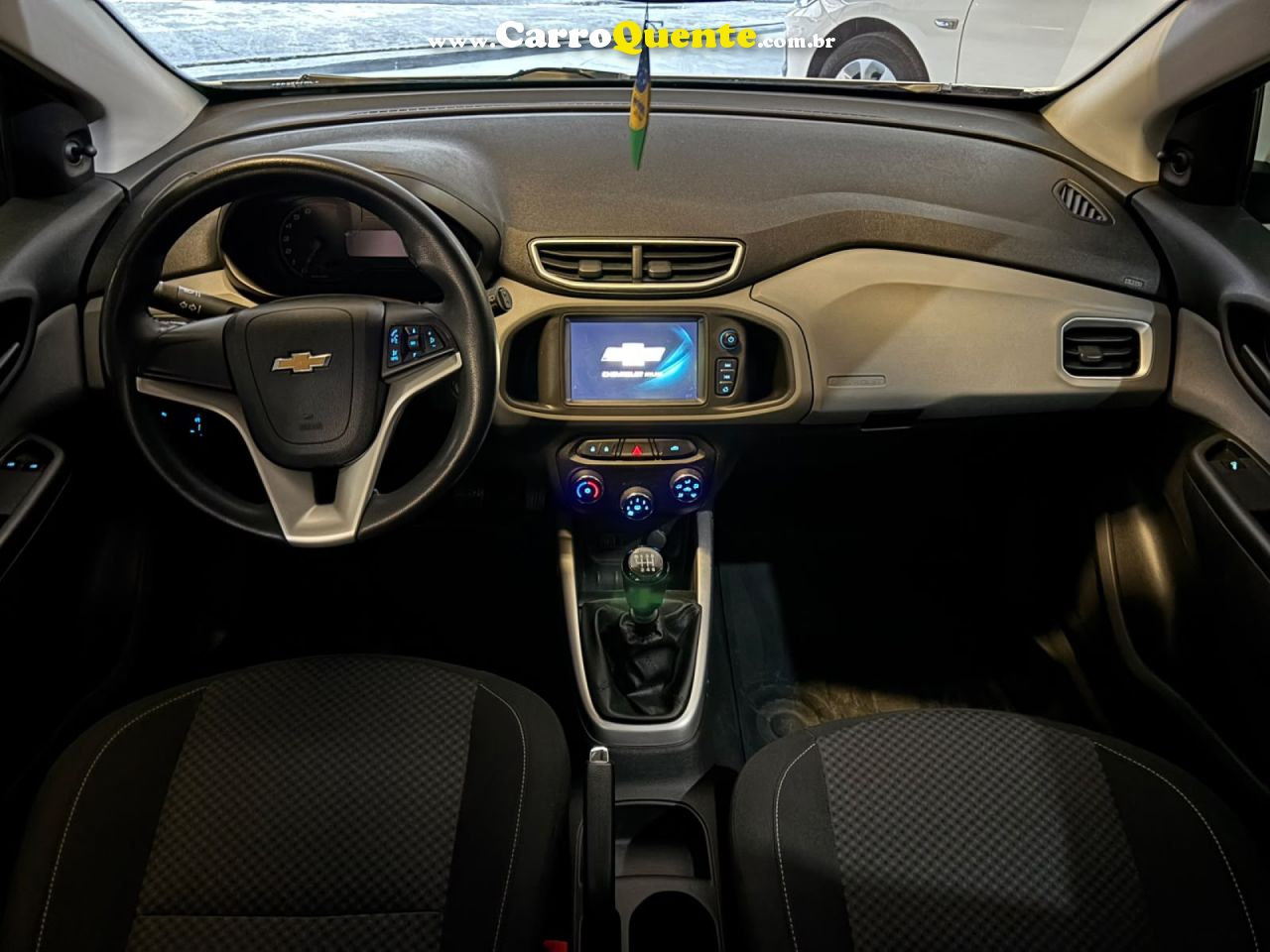 CHEVROLET   ONIX HATCH LT 1.0 8V FLEXPOWER 5P MEC.   BRANCO 2018 1.0 FLEX - Loja