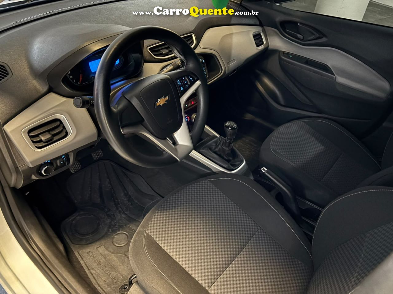 CHEVROLET   ONIX HATCH LT 1.0 8V FLEXPOWER 5P MEC.   BRANCO 2018 1.0 FLEX - Loja