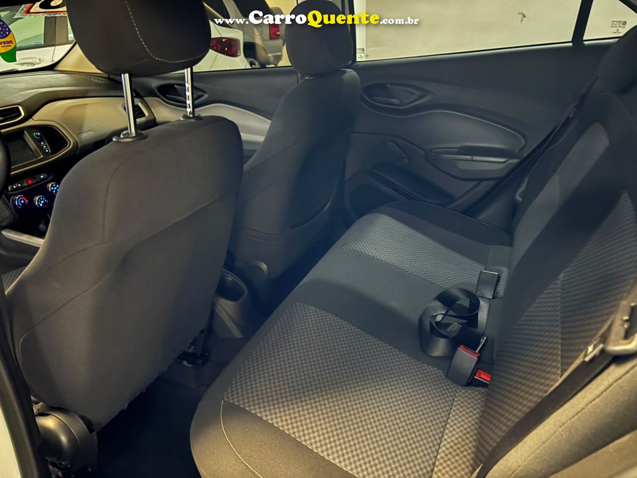 CHEVROLET   ONIX HATCH LT 1.0 8V FLEXPOWER 5P MEC.   BRANCO 2018 1.0 FLEX - Loja