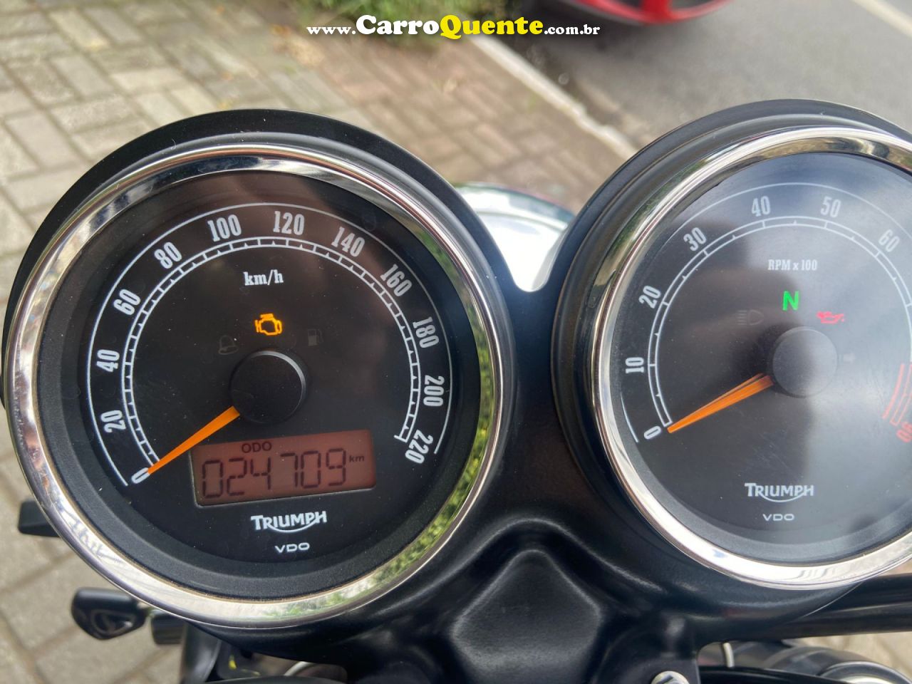 TRIUMPH   BONNEVILLE T 100   PRETO 2015 900 GASOLINA - Loja