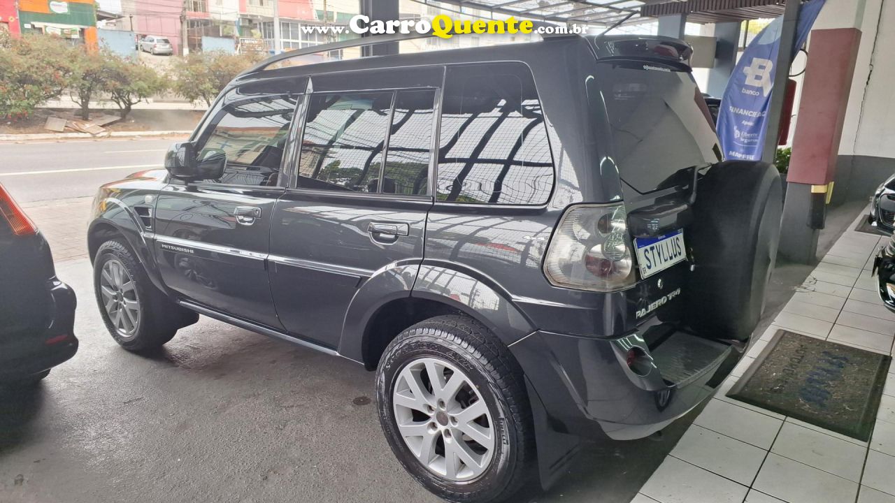 MITSUBISHI   PAJERO TR4 2.0 2.0 FLEX 16V 4X4 AUT.   CINZA 2011 2.0 FLEX - Loja
