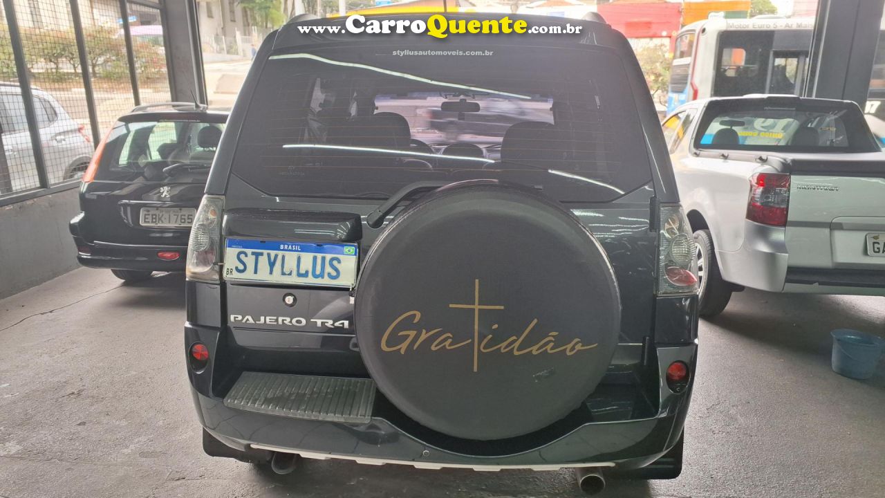 MITSUBISHI   PAJERO TR4 2.0 2.0 FLEX 16V 4X4 AUT.   CINZA 2011 2.0 FLEX - Loja