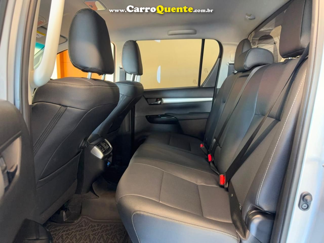 TOYOTA   HILUX CD SRX PLUS 4X4 2.8 TDI DIESEL AUT.   PRATA 2026 2.8 DIESEL - Loja