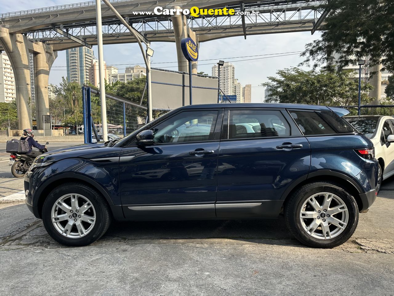 LAND ROVER   RANGE R.EVOQUE PURE  2.0 AUT. 5P   AZUL 2013 2.0 GASOLINA - Loja