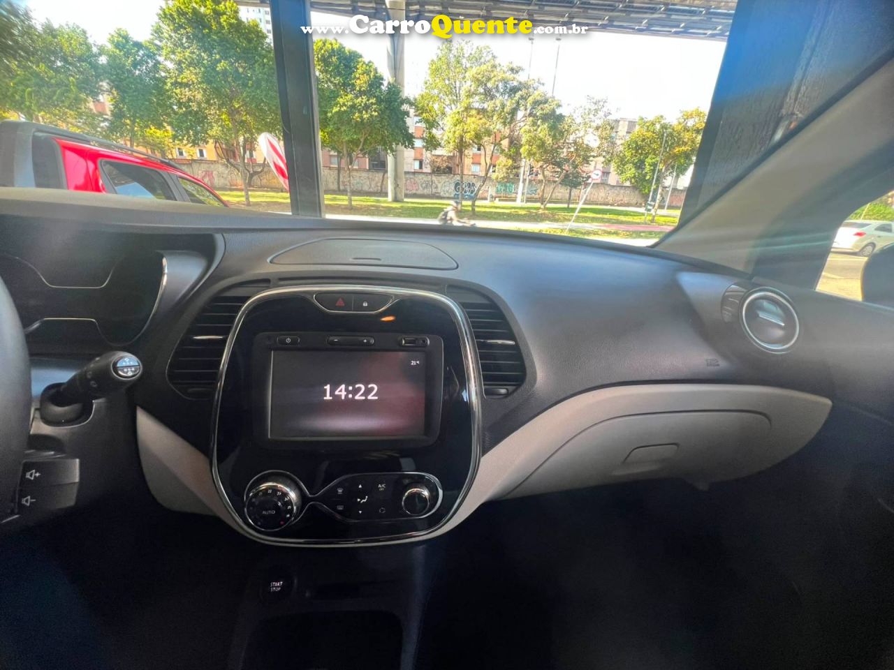 RENAULT CAPTUR 1.6 16V SCE INTENSE 2018 - Loja