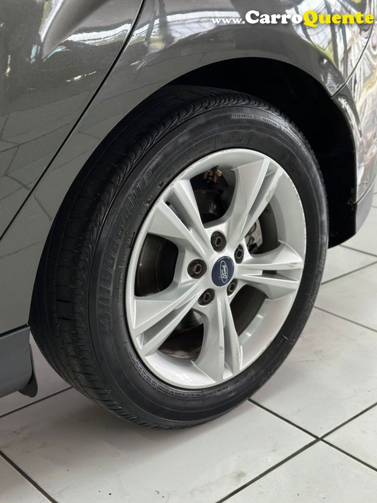 FORD   FOCUS 2.0 16VSESE PLUS FLEX 5P AUT.   CINZA 2014 2.0 FLEX - Loja
