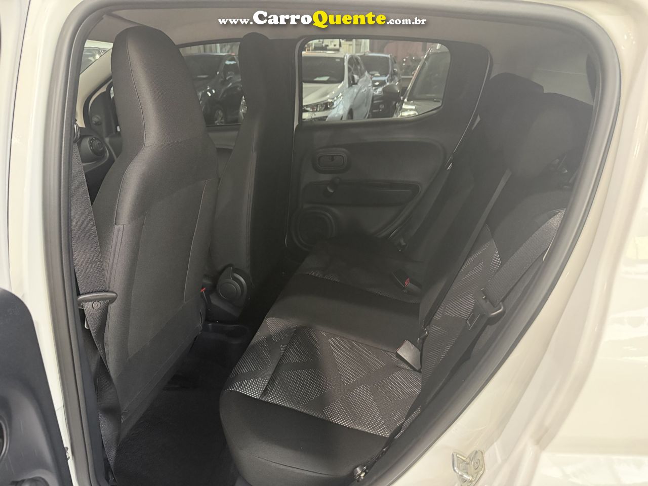 FIAT   MOBI LIKE 1.0 FIRE FLEX 5P.   BRANCO 2023 1.0 FLEX - Loja