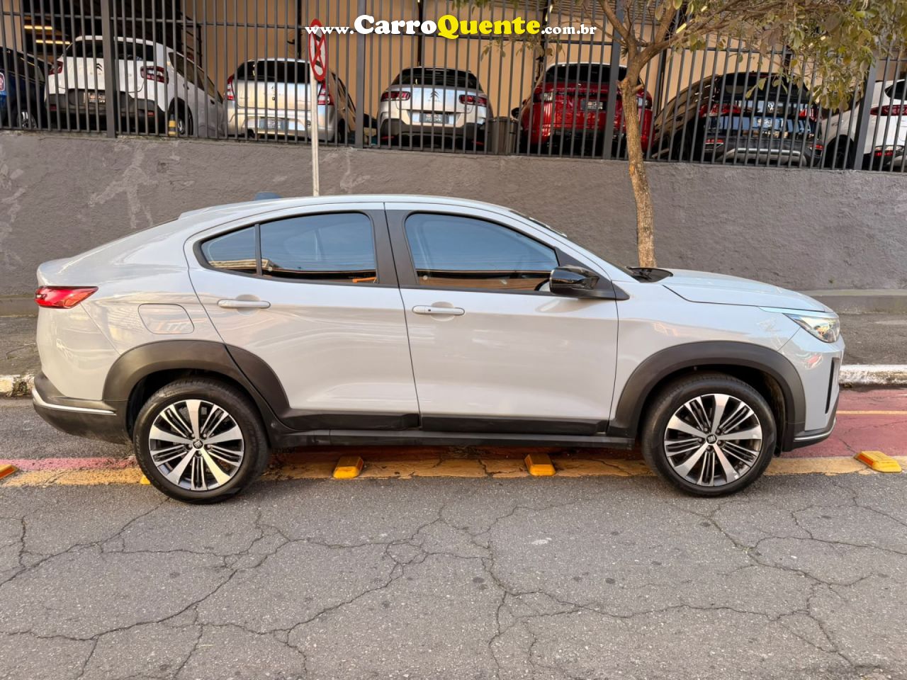 FIAT   FASTBACK AUDACE T200 HIBRIDO   CINZA 2025 1.0 T ELÉTRICO E FLEX - Loja