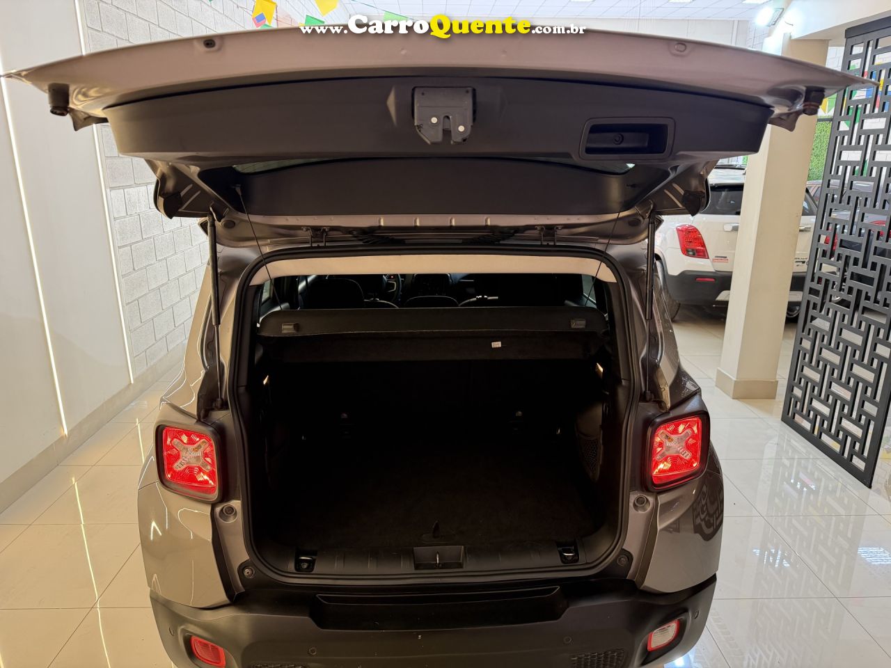 JEEP   RENEGADE SPORT 1.8 4X2 FLEX 16V AUT.   CINZA 2021 1.8 FLEX - Loja