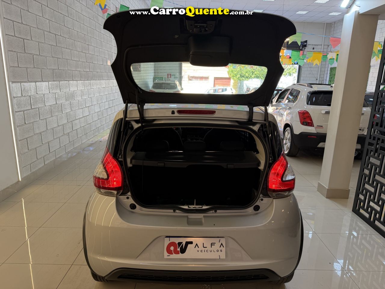 FIAT   MOBI LIKE 1.0 FIRE FLEX 5P.   PRATA 2022 1.0 FLEX - Loja