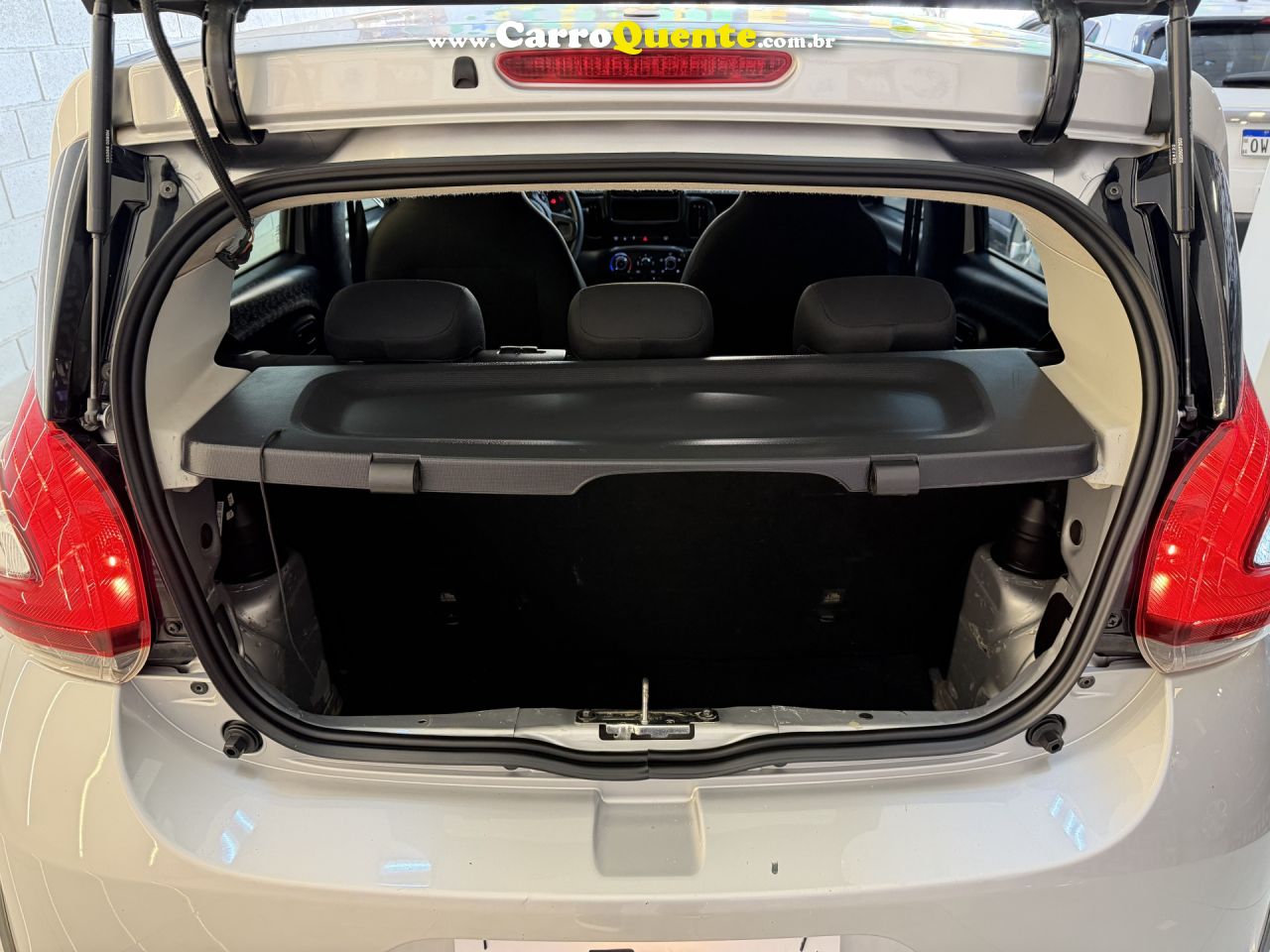 FIAT   MOBI LIKE 1.0 FIRE FLEX 5P.   PRATA 2022 1.0 FLEX - Loja