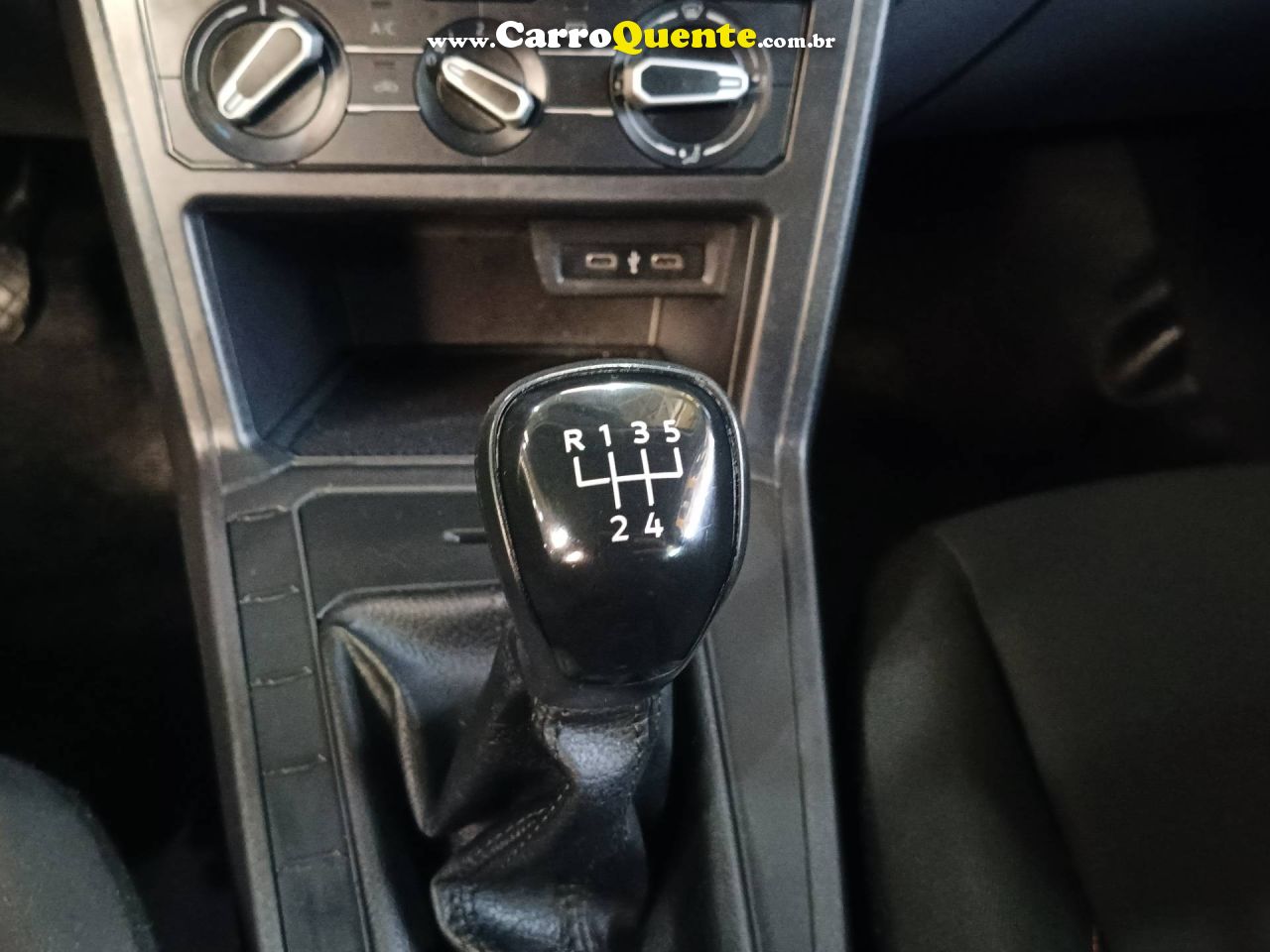 VOLKSWAGEN POLO 1.0 MPI TRACK 2025 - Loja