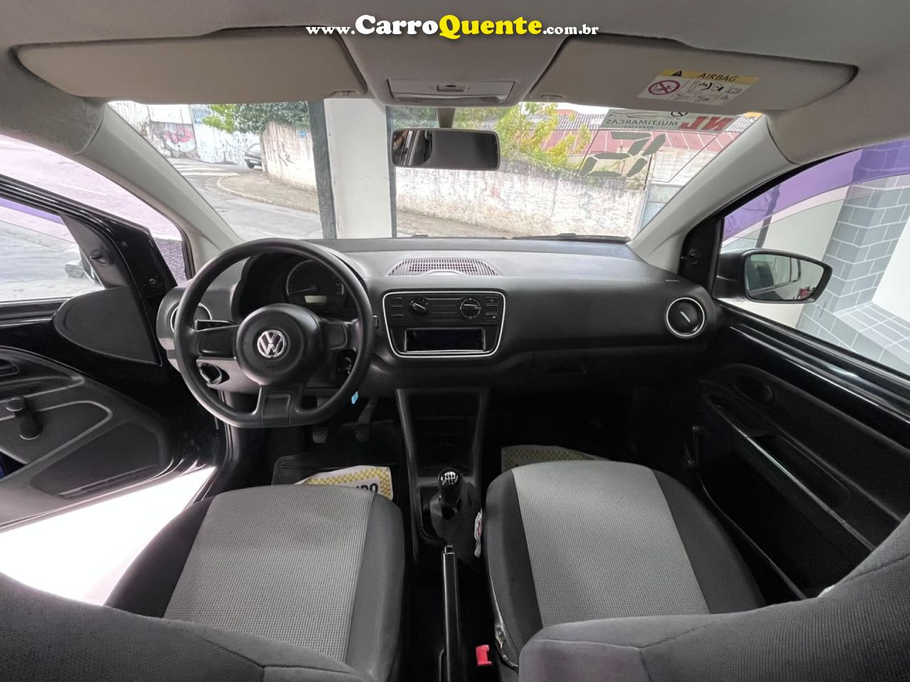 VOLKSWAGEN   UP! TAKE 1.0 T. FLEX 12V 3P   PRETO 2015 1.0 FLEX - Loja
