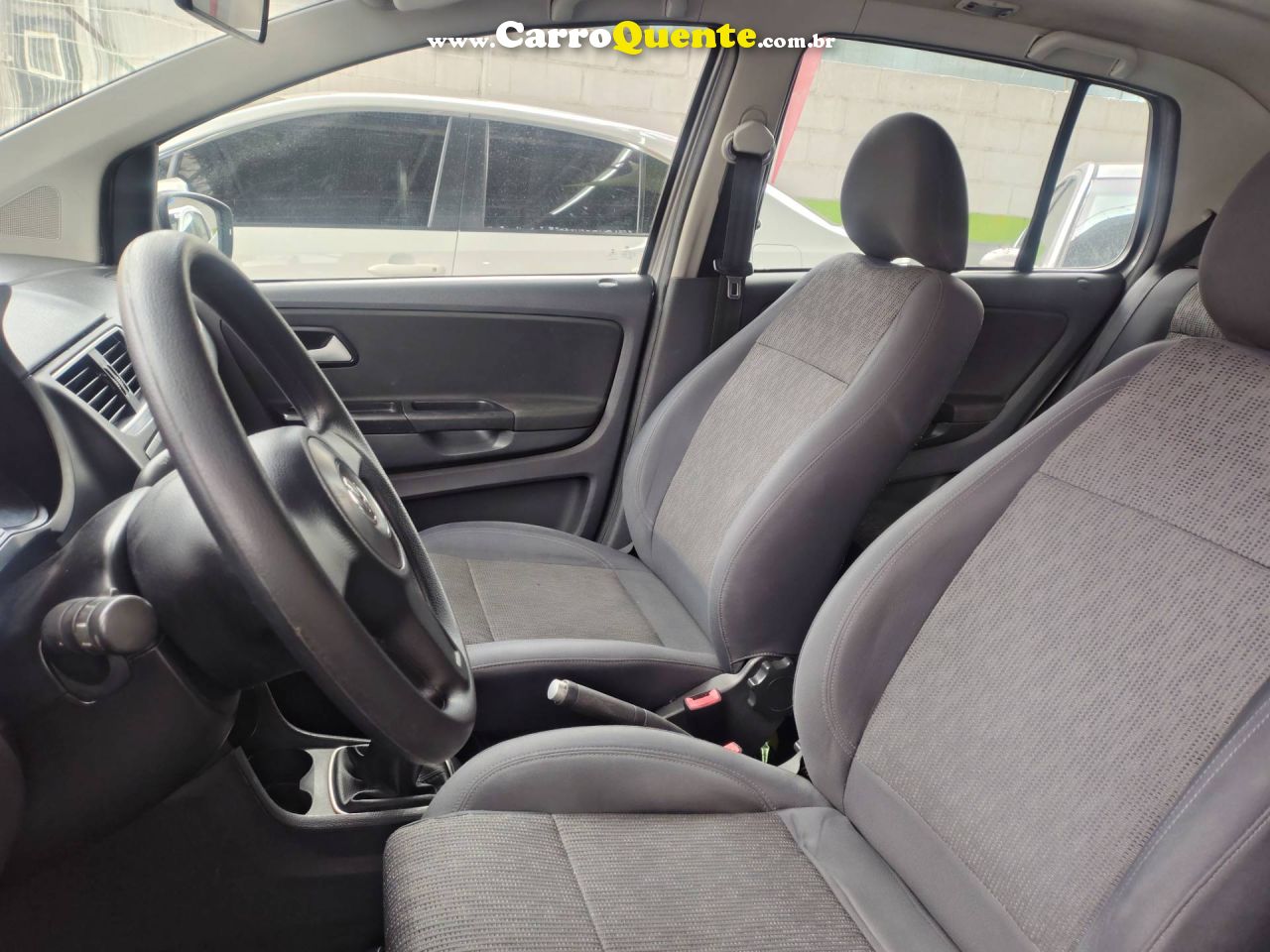 VOLKSWAGEN FOX 1.6 MI 8V 2013 - Loja