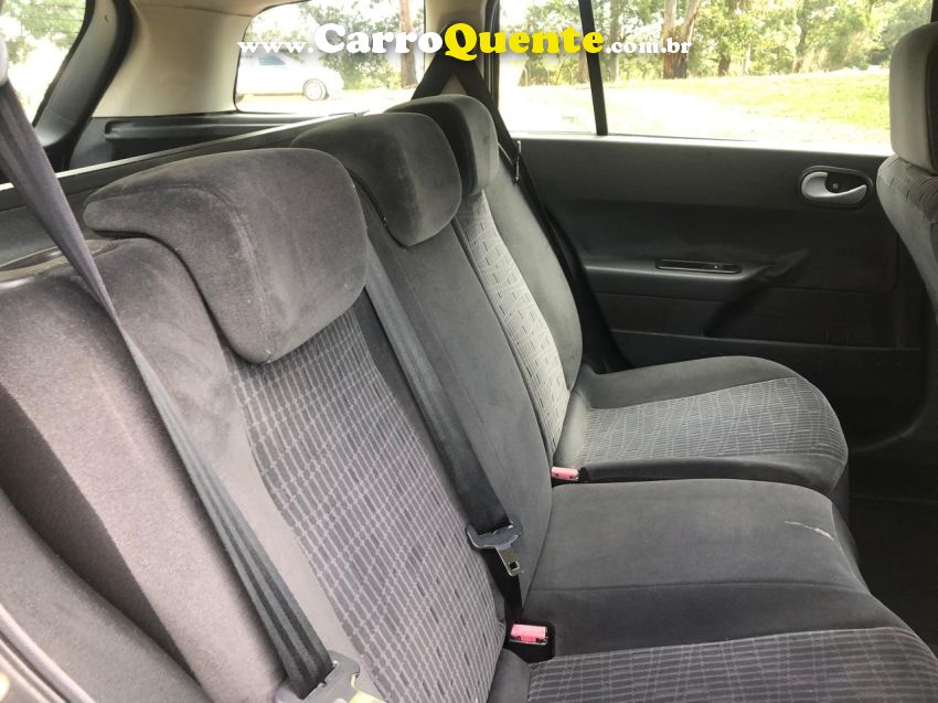 Renault MEGANE 1.6 DYNAMIQUE GRAND TOUR 16V FLEX 4P MANUAL - Loja