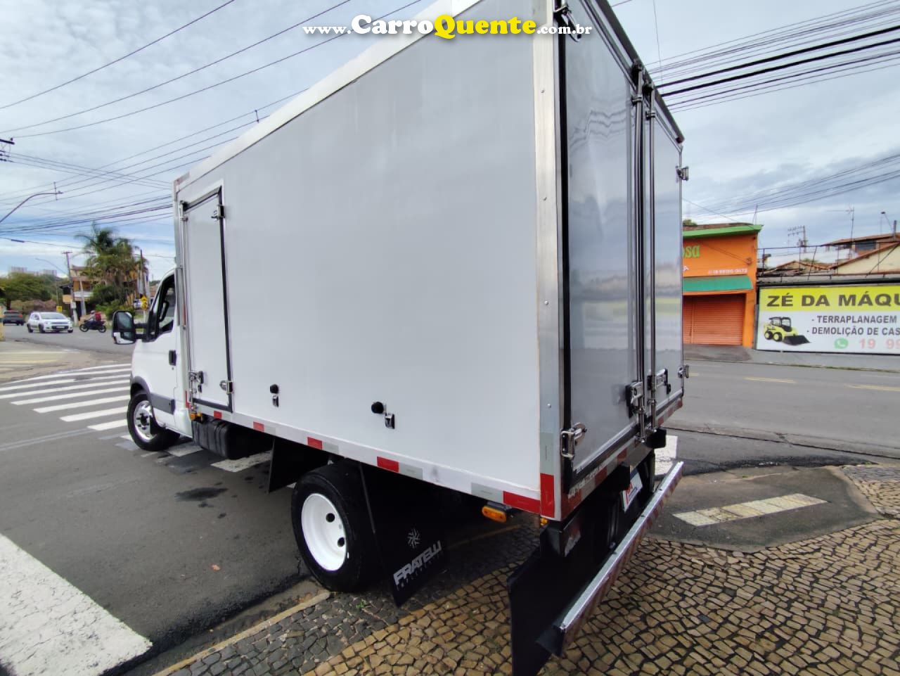 IVECO   DAILY CHASSI 55C16 2P (DIESEL)   BRANCO 2010 155cv DIESEL - Loja