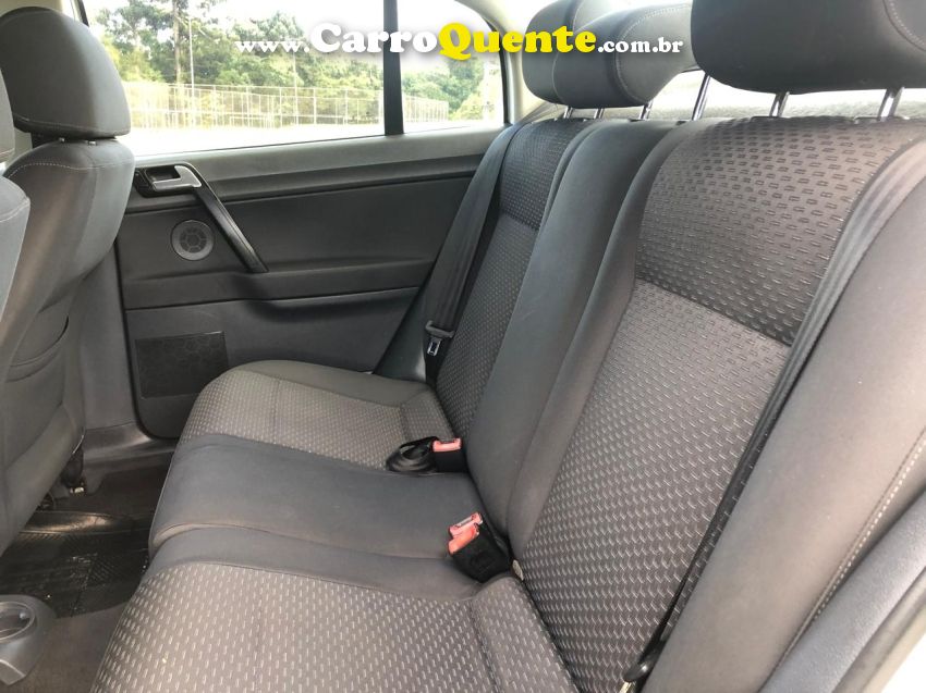 Volkswagen POLO SEDAN 1.6 MI COMFORTLINE 8V FLEX 4P MANUAL - Loja