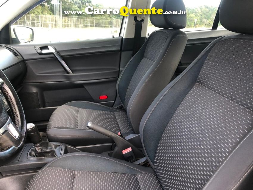 Volkswagen POLO SEDAN 1.6 MI COMFORTLINE 8V FLEX 4P MANUAL - Loja