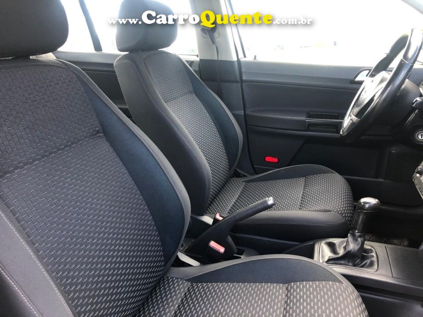Volkswagen POLO SEDAN 1.6 MI COMFORTLINE 8V FLEX 4P MANUAL - Loja