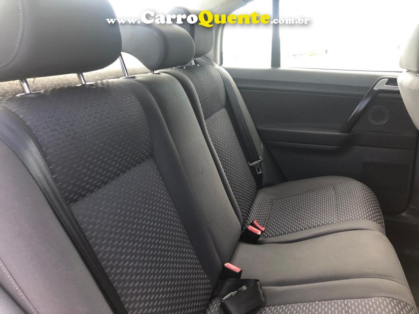 Volkswagen POLO SEDAN 1.6 MI COMFORTLINE 8V FLEX 4P MANUAL - Loja
