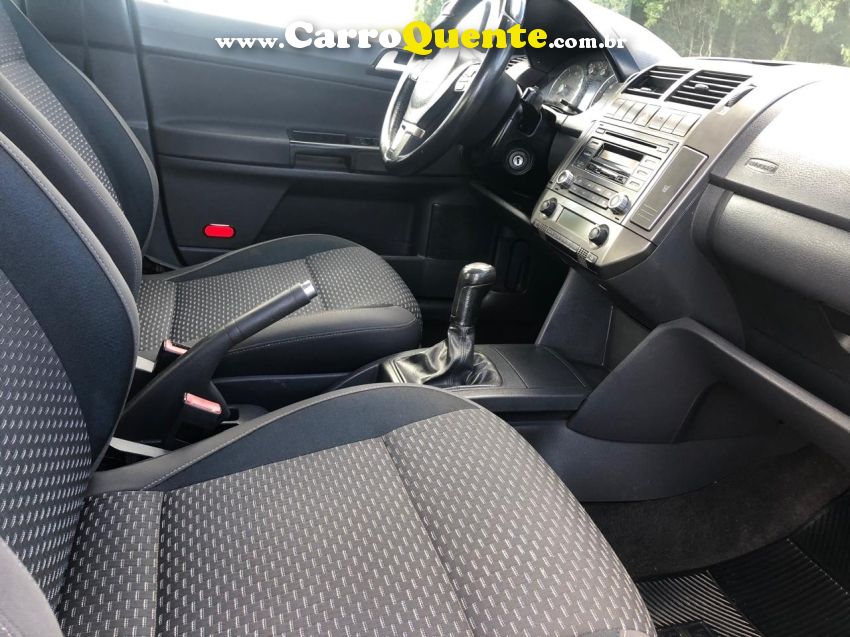 Volkswagen POLO SEDAN 1.6 MI COMFORTLINE 8V FLEX 4P MANUAL - Loja