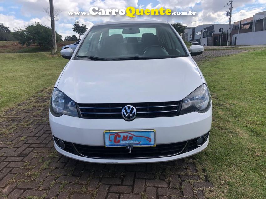 Volkswagen POLO SEDAN 1.6 MI COMFORTLINE 8V FLEX 4P MANUAL - Loja