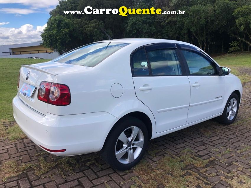 Volkswagen POLO SEDAN 1.6 MI COMFORTLINE 8V FLEX 4P MANUAL - Loja