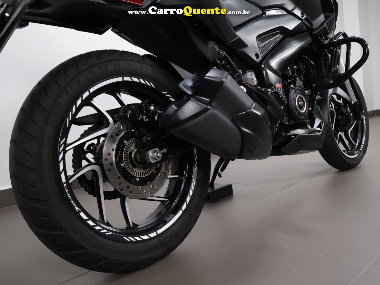 BAJAJ DOMINAR 400 2024 - Loja