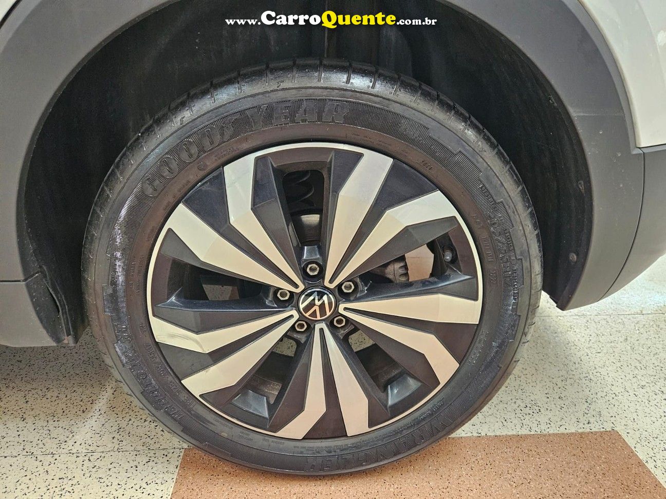 VOLKSWAGEN T-CROSS 1.0 200 TSI TOTAL COMFORTLINE 2024 - Loja