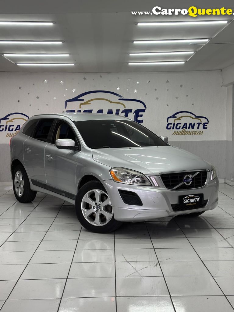 VOLVO   XC60 3.0 AWD AUT.   PRATA 2011 3.0 GASOLINA - Loja