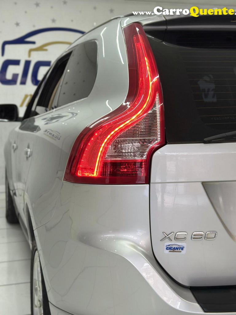 VOLVO   XC60 3.0 AWD AUT.   PRATA 2011 3.0 GASOLINA - Loja