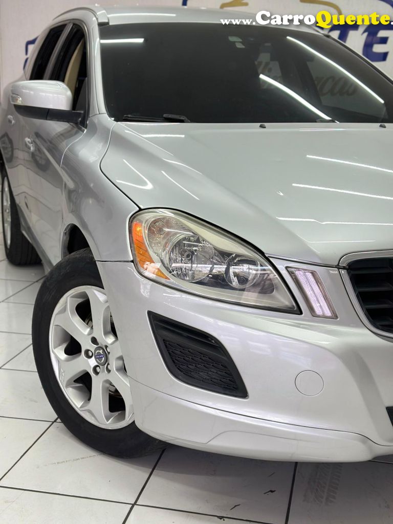 VOLVO   XC60 3.0 AWD AUT.   PRATA 2011 3.0 GASOLINA - Loja